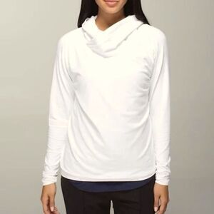 lululemon White long sleeved Healthy Heart Pullover NWT Size 4